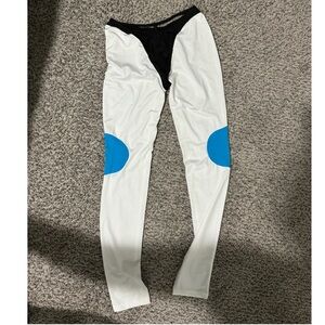 negative space leggings